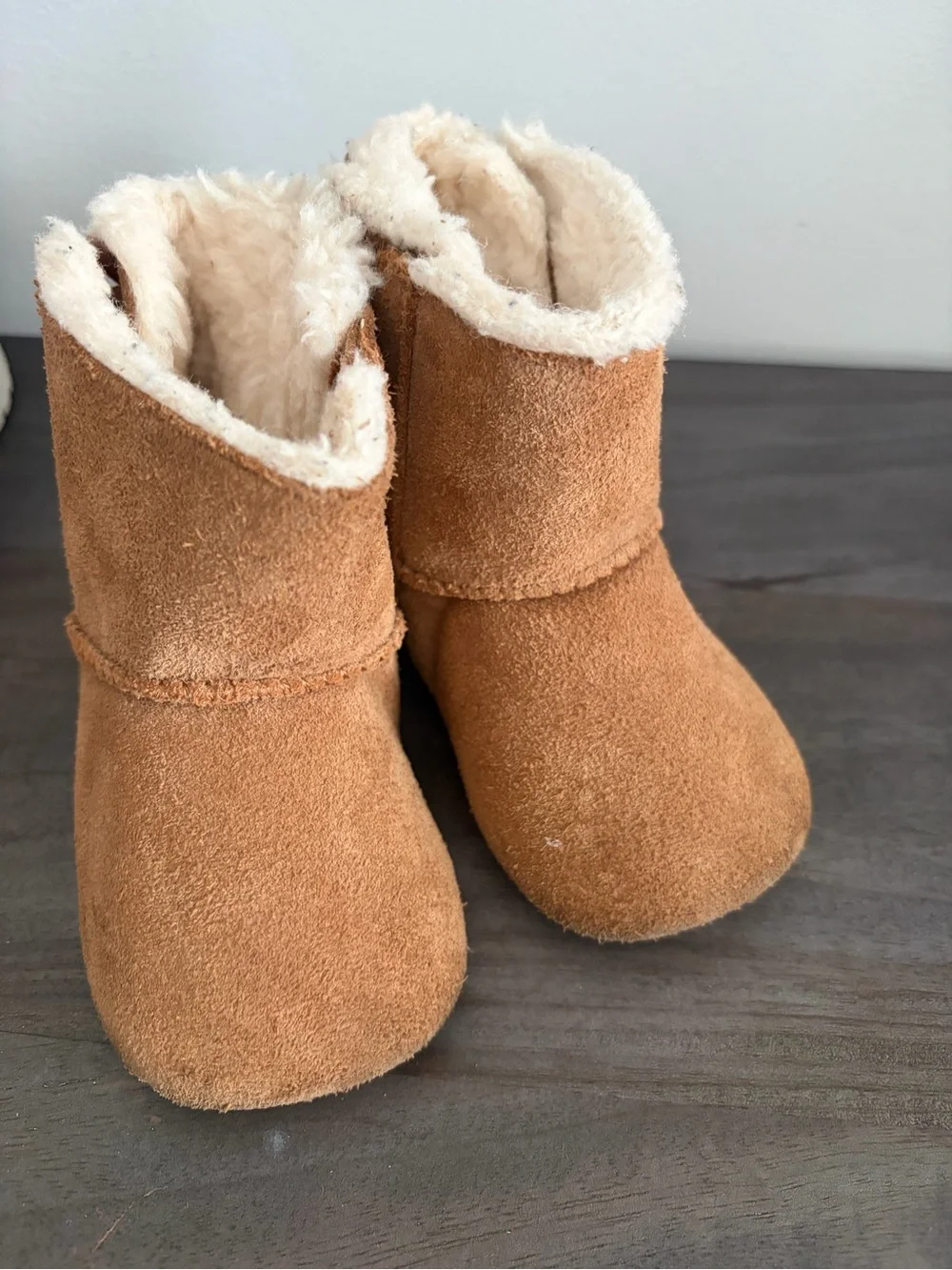 UGG Baby Chestnut Bow-Back Shearling Boots - Chestnut
